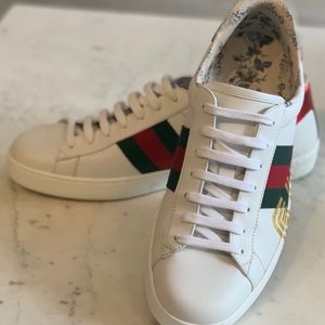 Gucci men’s sneaker sz 42/9 . “Guccy “ almost new